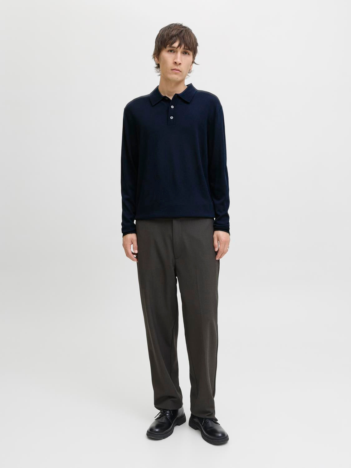 model_shot-front_full
